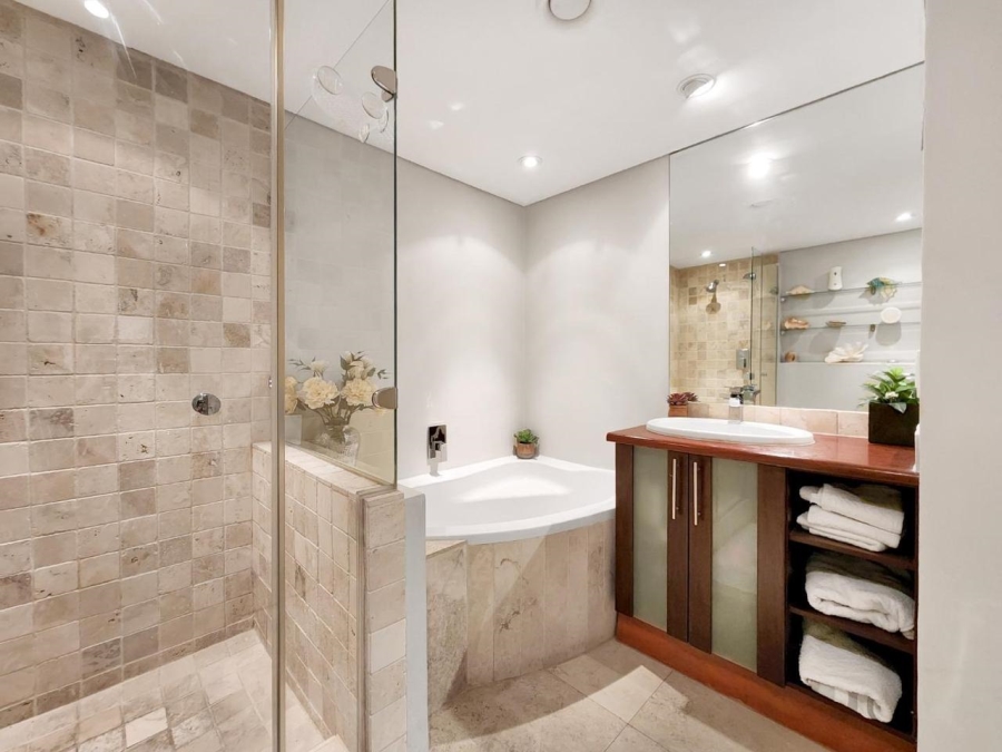 To Let 4 Bedroom Property for Rent in Sea Point Western Cape